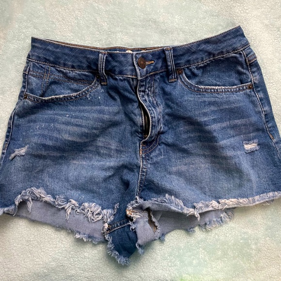 Frayed high waisted denim shorts size 10 - Picture 1 of 3